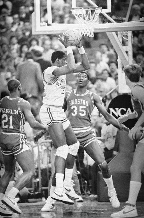 尤因与奥拉朱旺总决赛,尤因和奥拉朱旺抢七