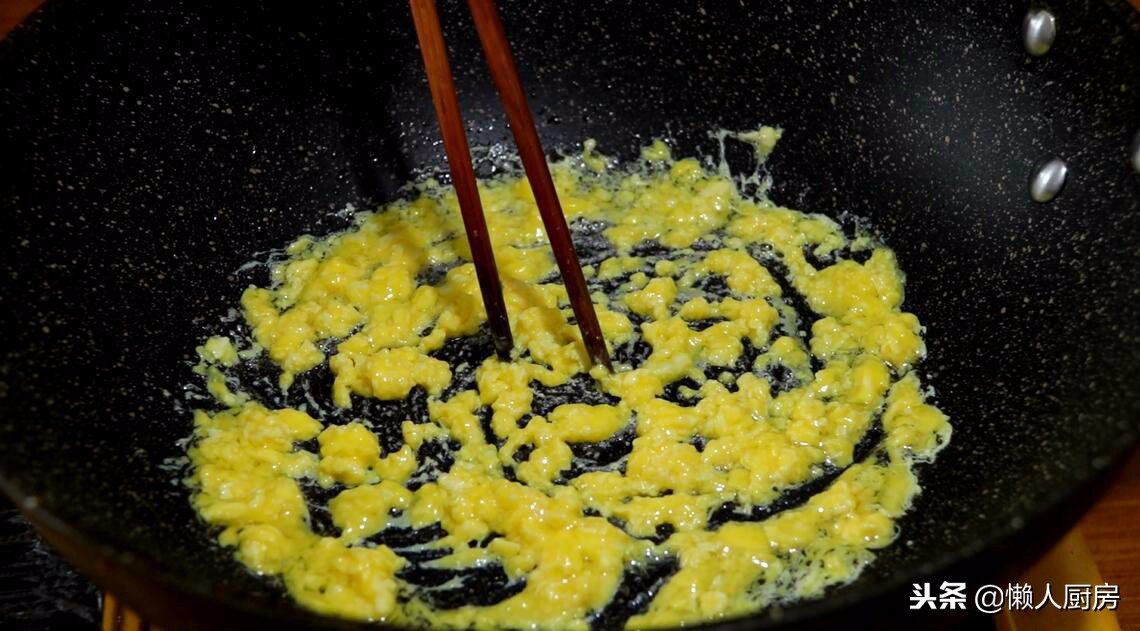 3个鸡蛋怎么做不用面粉的菜,3个鸡蛋可以做什么慢教程