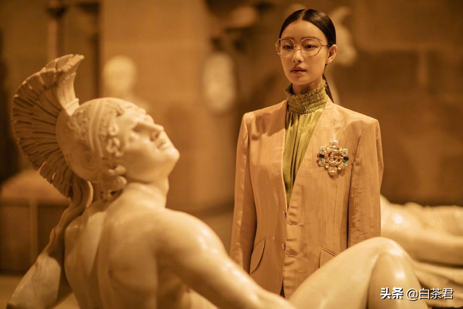 倪妮gucci米兰时装周,倪妮gucci白色连衣裙