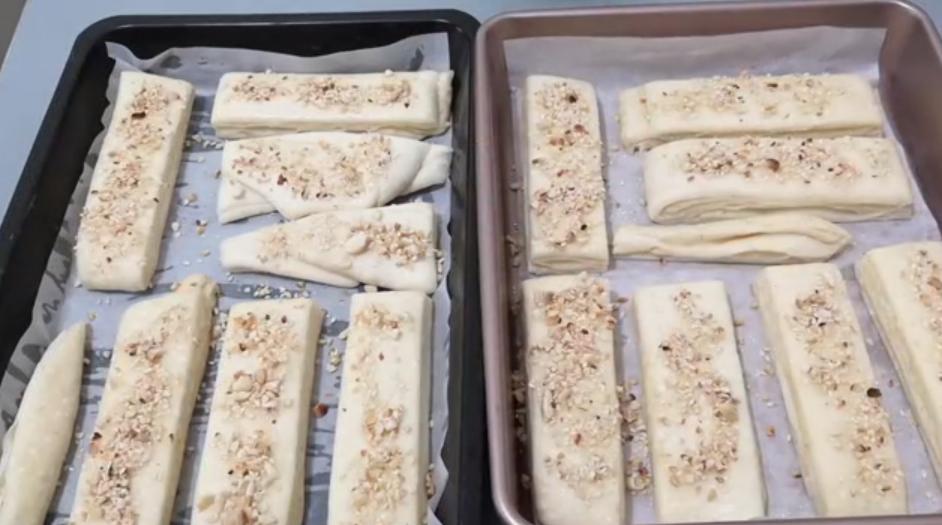 酥烧饼在家怎么做,想吃椒盐烧饼别买了教你在家做