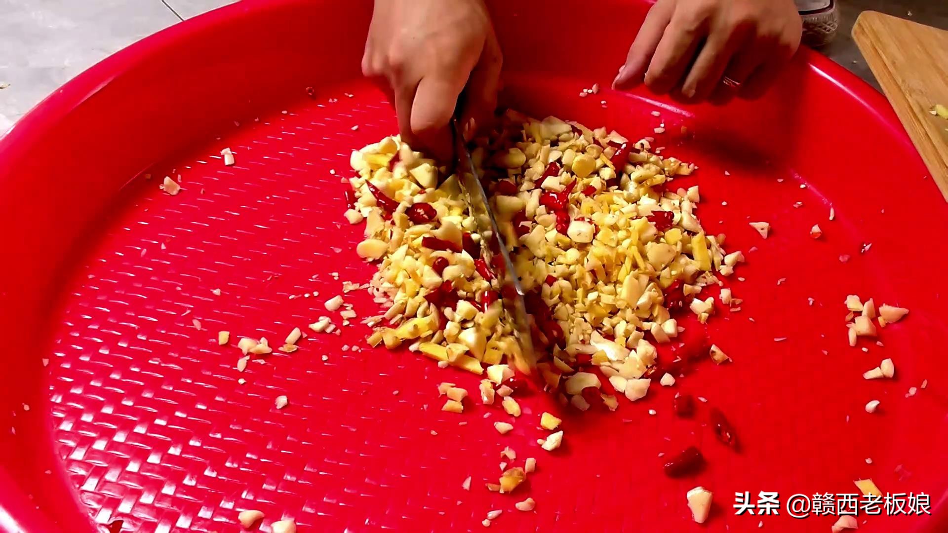 茄子吃不完晒干的教程,茄子买多了吃不完该怎么做