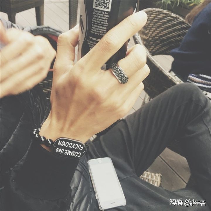 夏季穿搭配饰男生,男生配饰搭配技巧高级感