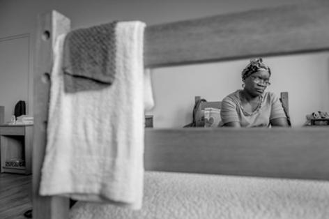 末路狂花:美国退伍女兵饱受*队军**性侵、自杀、*品毒**、抑郁、无家可归困扰