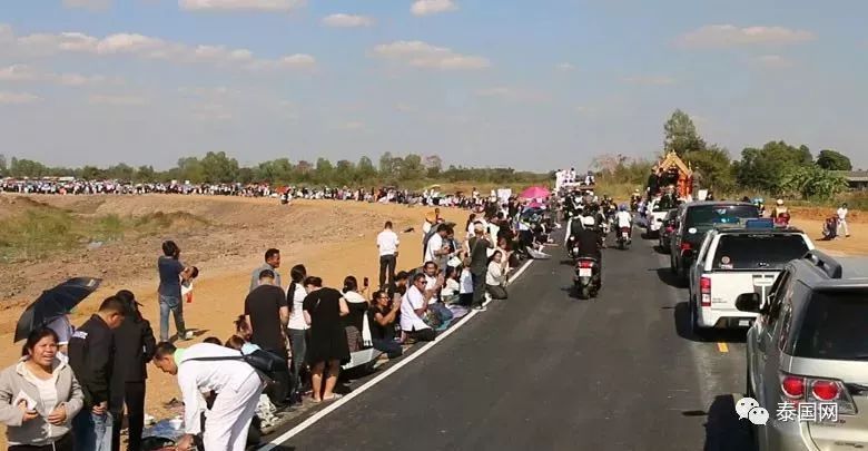 泰国捐钱最多的僧人,泰国活着的高僧哭丧