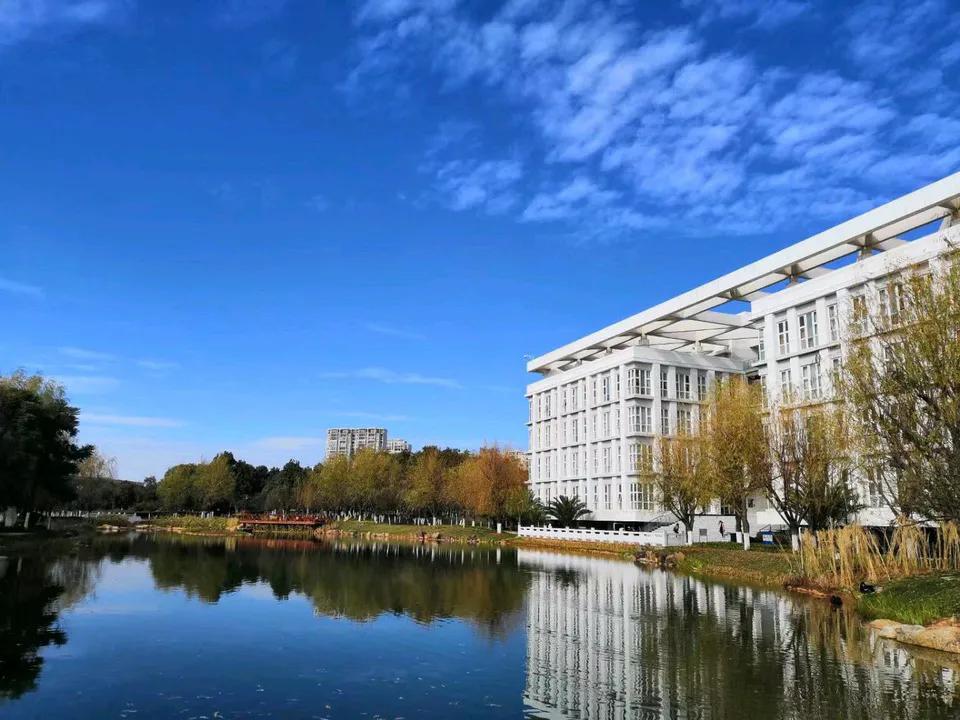 昆明理工大学和昆明医科大学都很不错,哪所大学更厉害?