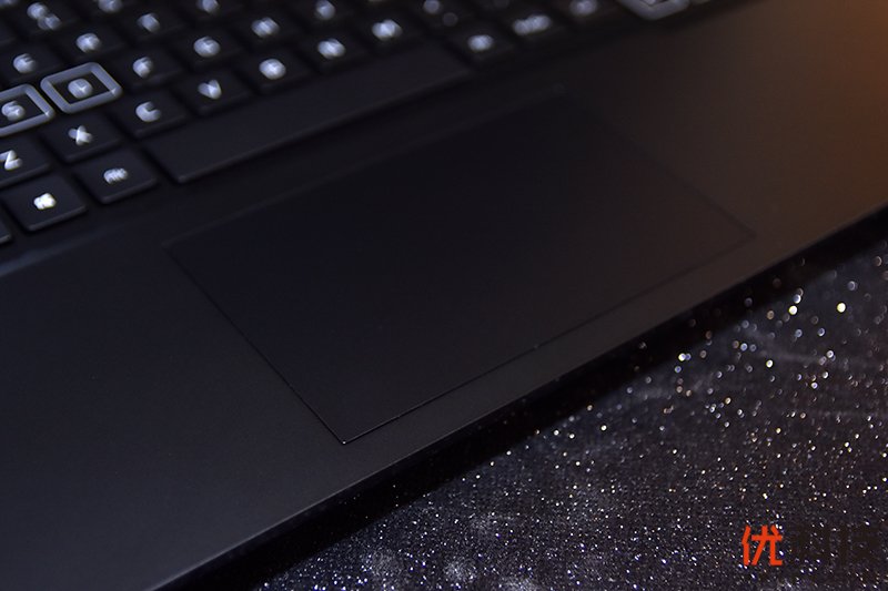 荣耀猎人v700风谷式散热,荣耀猎人游戏本v700i5款测评