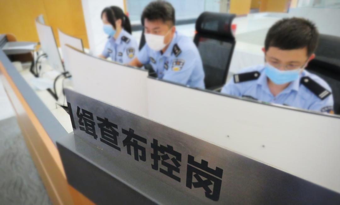 长沙保时捷停车被堵,长沙保时捷被扣