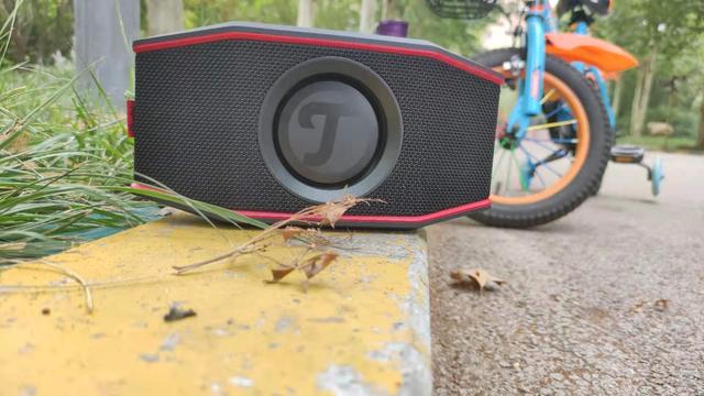 jblflip5音箱评测和德斐尔小魔盒,德斐尔户外蓝牙音箱详细评测