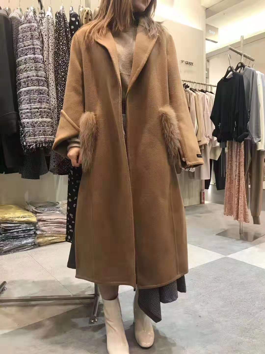 2018年韩国爆火的红蓝两边外套,韩国最新外套穿搭