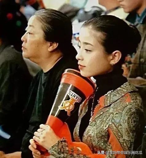 宫泽理惠写真曝光,宫泽理惠被拍穿宽松裙装上街