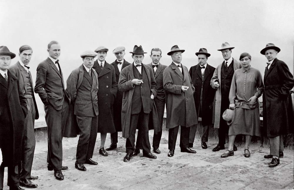 包豪斯历程代表人物及其作品分析,包豪斯的历史视频