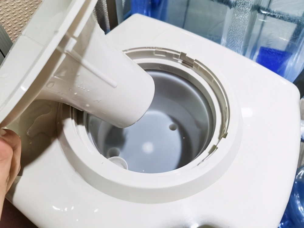 饮水机的清洗与消毒方法,你每天在用的饮水机原来这么脏