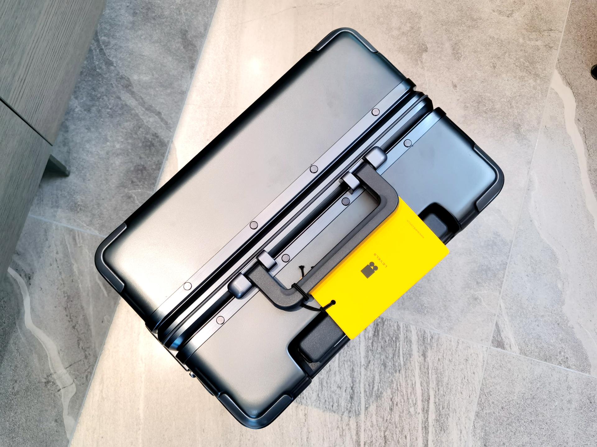 罗永浩地平线8号卖多少,罗永浩直播间旅行箱