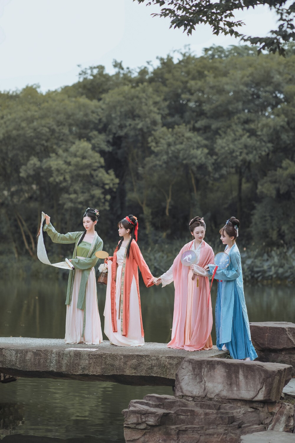 刚入坑汉服冬天怎么买,汉服入门汉服常见的款式有哪些