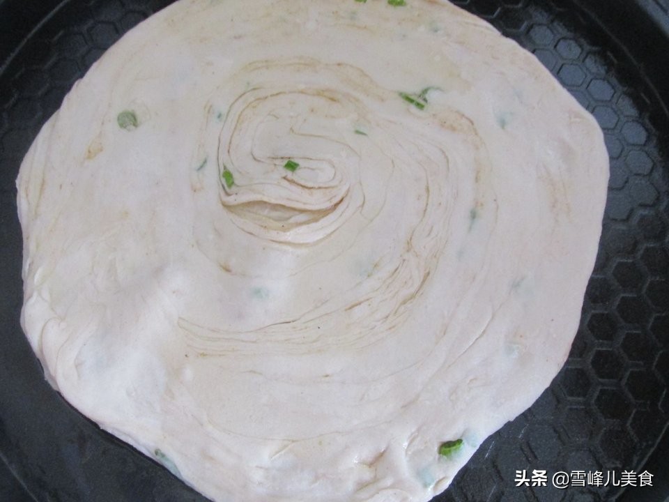 葱油千层饼最简单做法,怎样做葱油千层饼又软又好吃