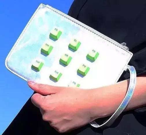 火爆全宇宙的“泫雅风”背后有着怎样的文化元素?转发送眼影盘