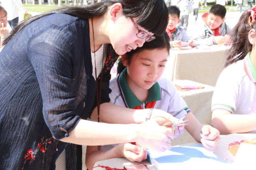 孩子调皮老师不待见家长该怎么说,孩子学习不好不被老师待见