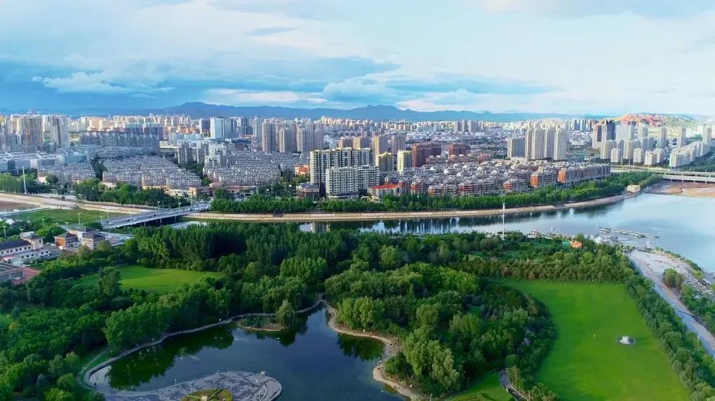 有一种绿绿绿绿绿绿绿，叫赤峰的林