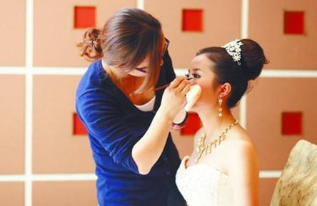 学化妆容易吗有哪些技巧推荐,学化妆技术有什么用