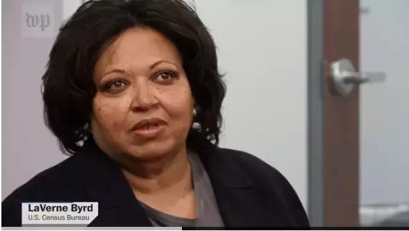 外交官写眼线笔测评，政府雇员纷纷打零工：都是美政府“停摆”逼的