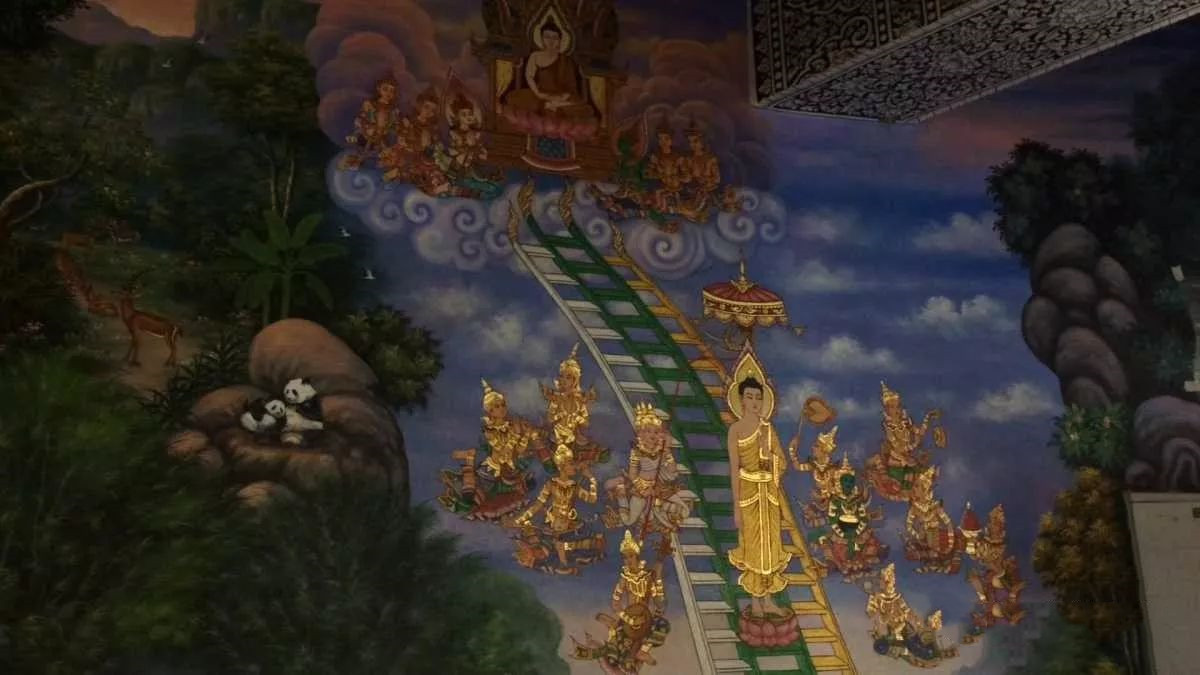 最“潮”寺庙,神仙们脚穿匡威,手拿苹果手机,叼着雪茄