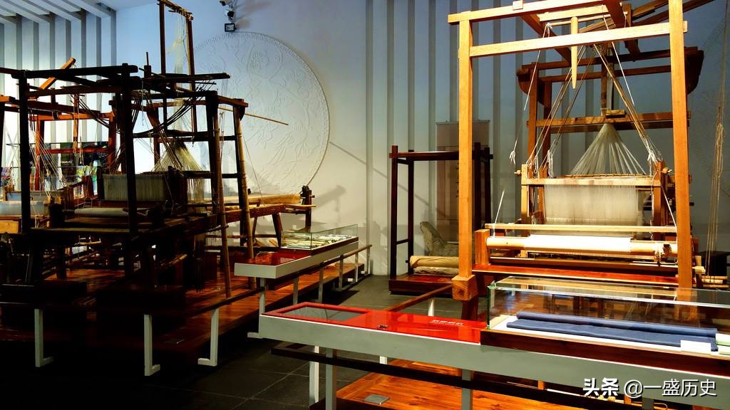 中国丝绸有几个种类,全世界最好的丝绸叫什么