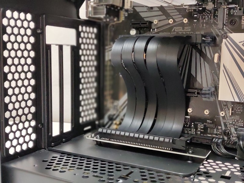 酷冷至尊q500l能否竖装显卡,显卡的竖装优缺点有哪些