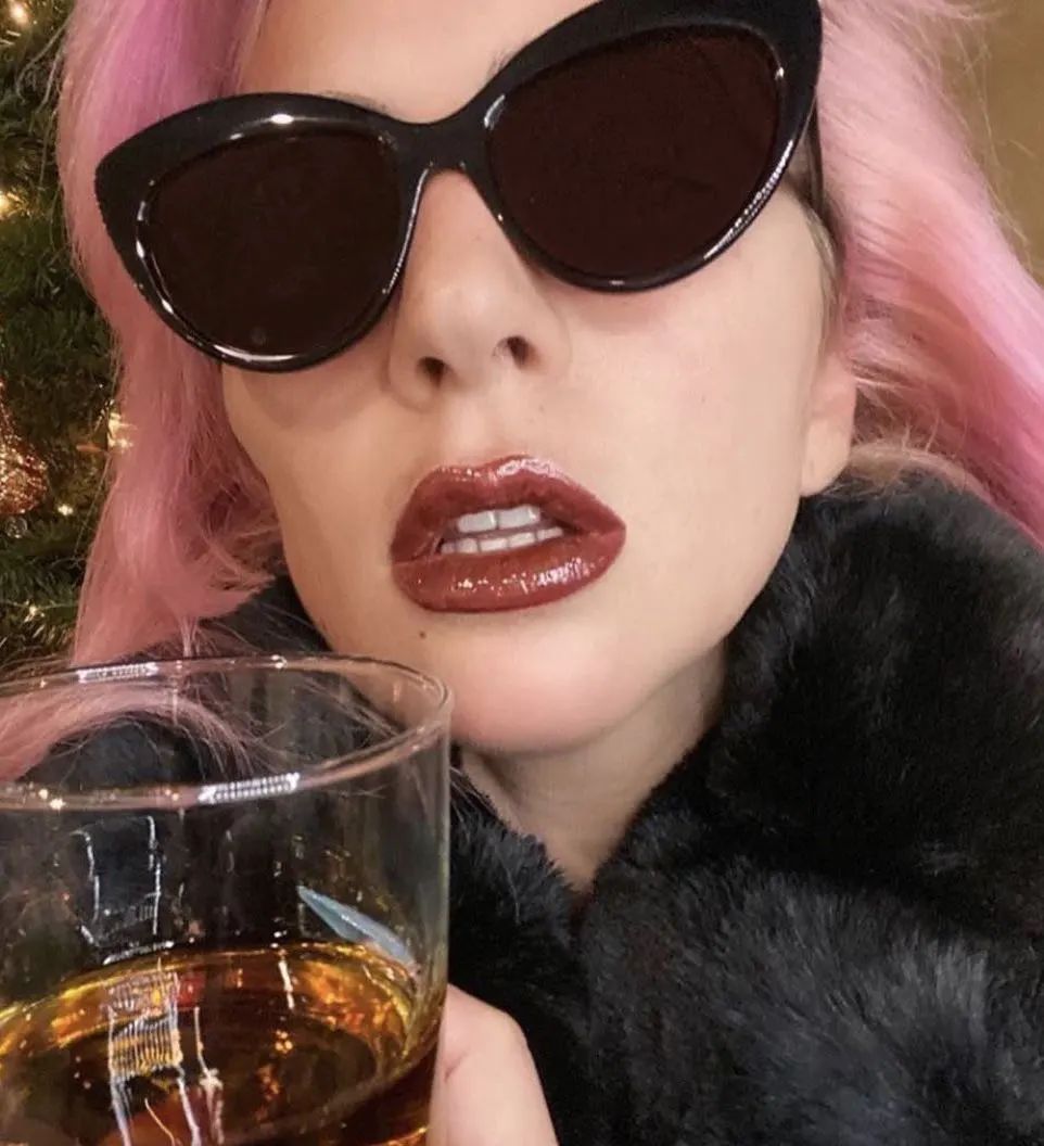 女士怎么挑选适合自己的墨镜,怎么选墨镜框适合脸型