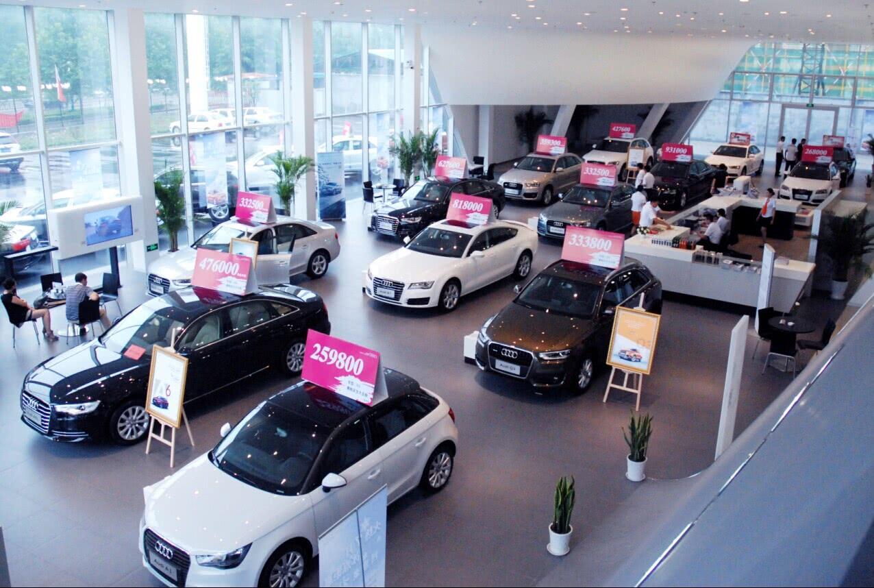 汽车销售员卖一部车能赚多少,汽车销售员一个月大概能挣多少钱