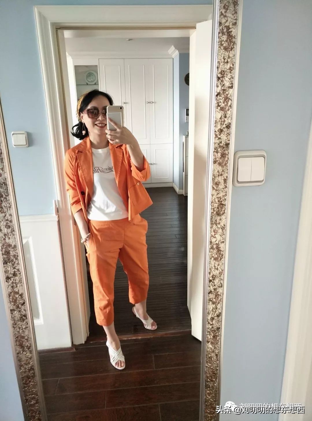 白t穿搭高级感西装,今年超级火的白t加西装外套