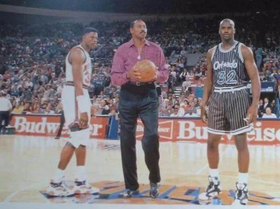 张伯伦为什么比拉塞尔厉害,为什么说张伯伦是篮球皇帝