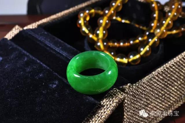 翡翠玻璃种冰种糯种豆种的区别,细豆种翡翠和糯种翡翠的区别