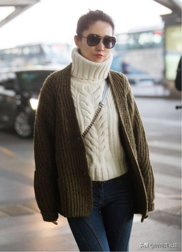 43岁刘敏涛穿露脐装,44岁刘敏涛穿阔腿裤