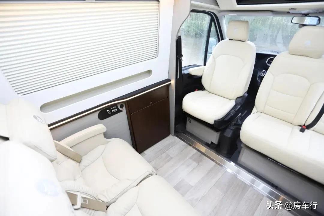 飞翔依维柯房车b型后厨卫,飞翔依维柯b型房车