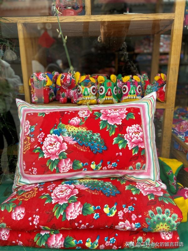 曾经人满为患的南锣鼓巷，在除夕当天有点冷清