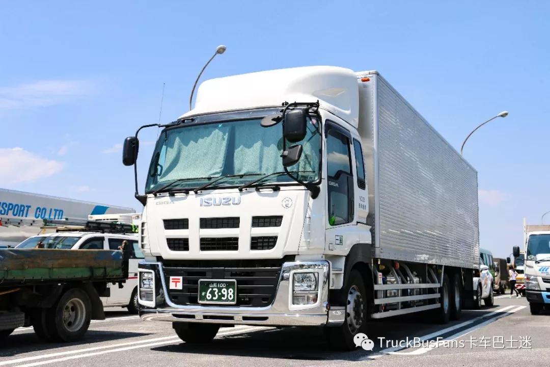 日本高速公路服务区随拍!卡车居然都这么帅