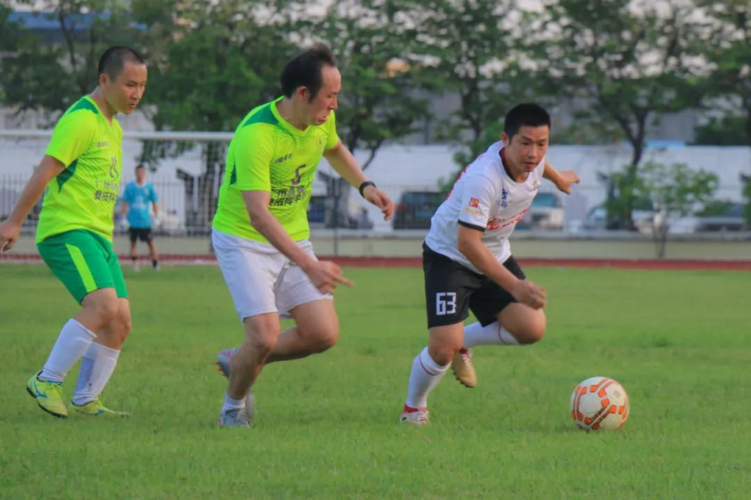 当足球之乡球队与广州高校校友冠军“激情相遇”，你更支持谁？