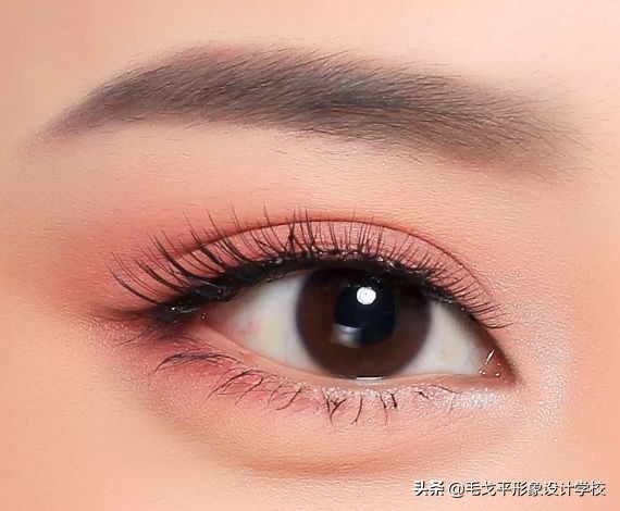 睫毛夹如何刷睫毛,怎么用睫毛夹刷睫毛