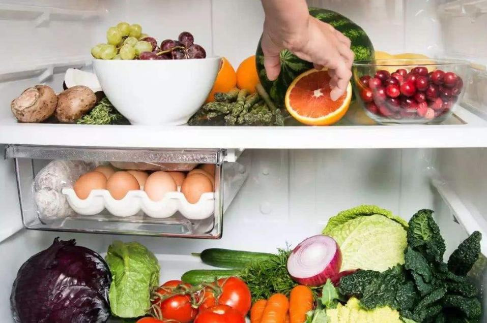 冰箱里的冰很厚教你一招,冰箱老是结厚厚的冰怎么清理