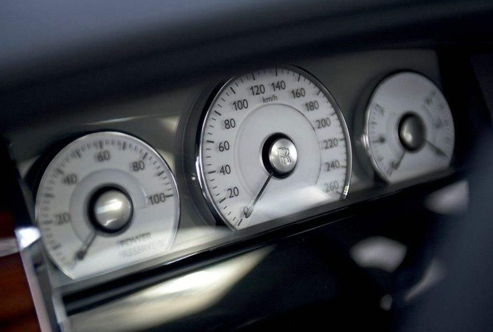 白色内饰要怎么样才不会脏,汽车米色内饰如何防脏