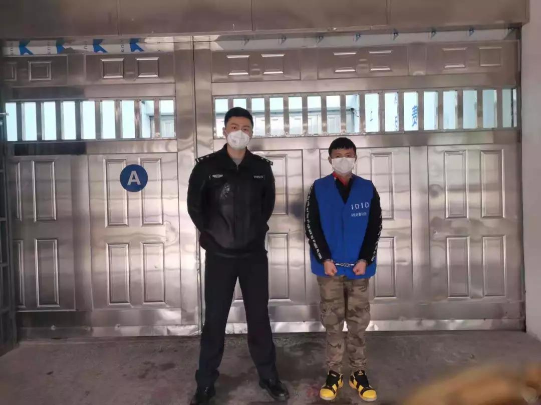 卖医用口罩和假口罩判刑 (网上售卖口罩被抓)