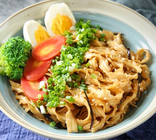 康师傅统一白象方便面哪个更好吃,吃康师傅方便面最值得买哪一款