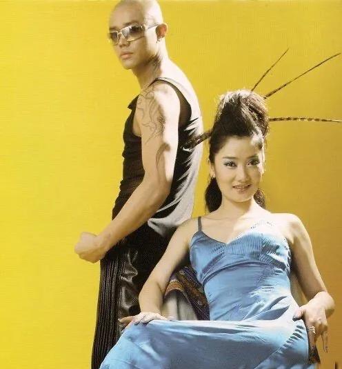 “幸运儿”凤凰传奇走红秘史，和捧红他们的幕后金主