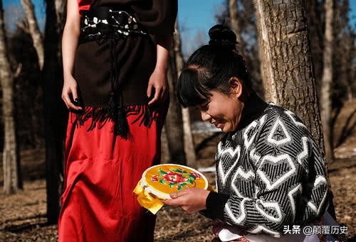 俗语：“三十断红，四十断绿”, 啥意思？以前农村人的穿衣讲究！