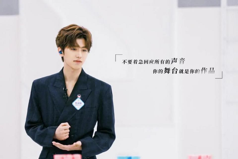 蔡徐坤新歌现象首发直播,蔡徐坤和训练生合唱home完整版