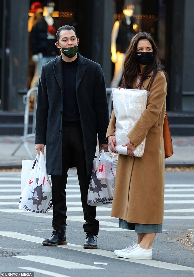 前汤嫂穷人百变穿搭术，一件驼色大衣撑起一个冬天，每次都不同