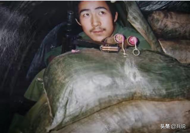 没有老鼠不叫猫耳洞:老山战士逮住2公斤大鼠,铁链拴起当宠物