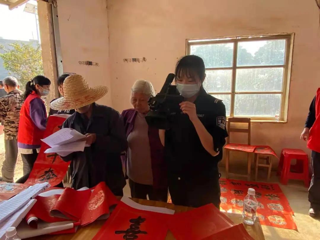 绽放在来宾公安宣传战线的“警花”——宣传科辅警陈年丹