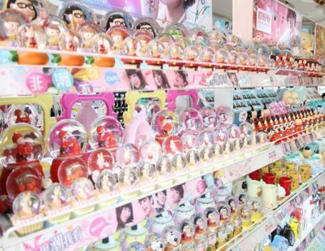 叶国富一年赚多少钱,叶国富靠10元店做到150亿身家