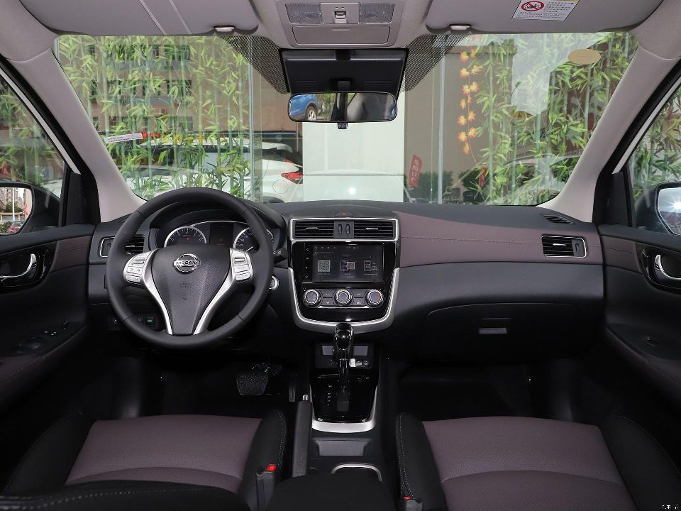 你们要的车来了,两厢小车四驱手动挡